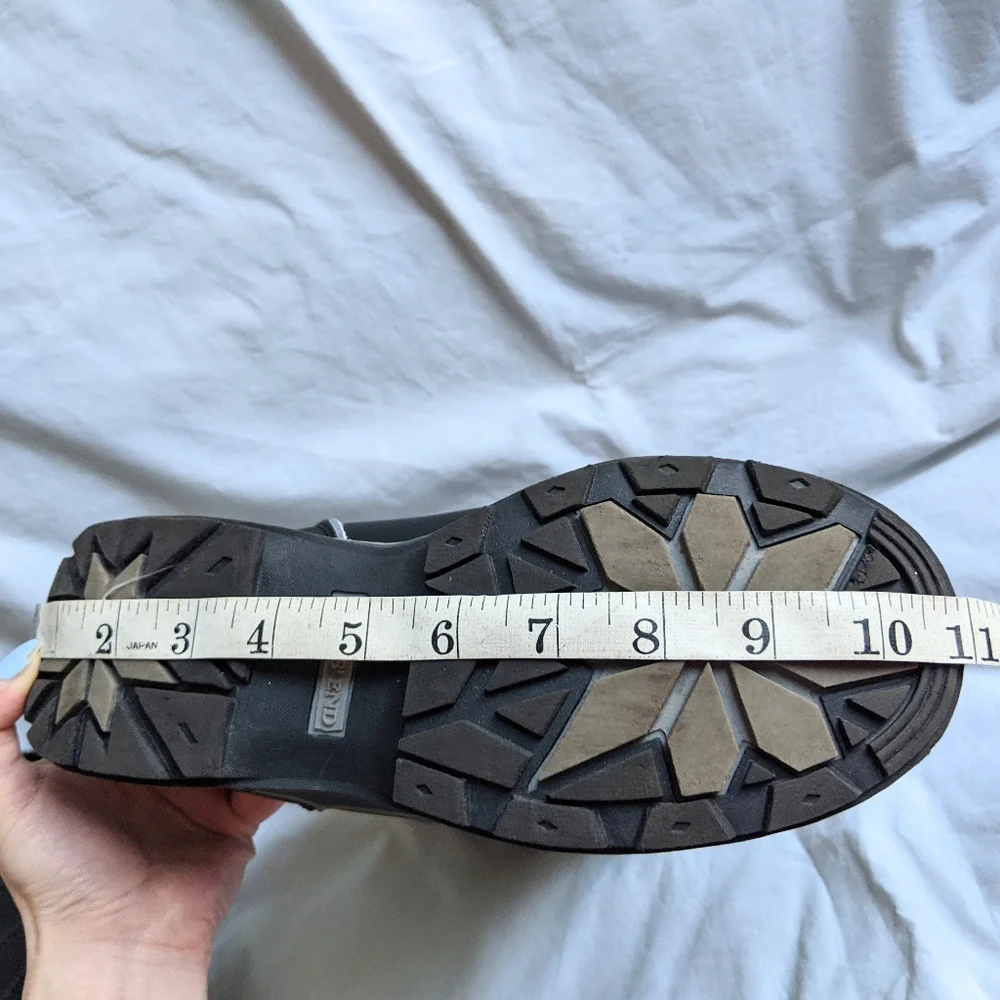 Like new Lands' End insulated winter boots size 5